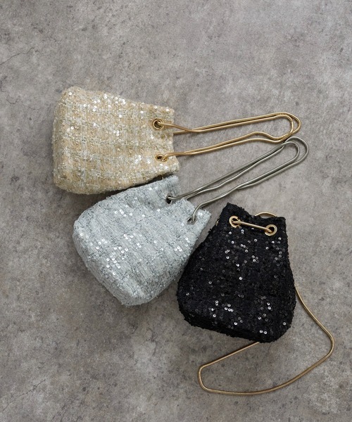 &Robu.（アンドロブ）の「ツイードスパンコールバッグ 結婚式 お呼ばれ 顔合わせ（ショルダーバッグ・レディース・シルバー/ブラック×ゴールド/ベージュ・FREE）」の17枚目の写真