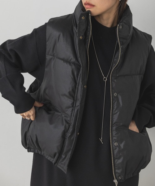 hunch（ハンチ）の「箔プリント 中綿ベスト（ダウンベスト・レディース・アイボリー/グレー/ブラック・FREE）」の2枚目の写真