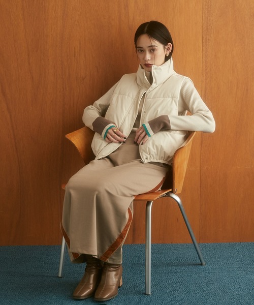 hunch（ハンチ）の「箔プリント 中綿ベスト（ダウンベスト・レディース・アイボリー/グレー/ブラック・FREE）」の4枚目の写真