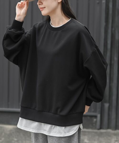 rps(アールピーエス)の「裏毛レイヤード風ワイドプルオーバー(Tシャツ/カットソー・レディース・チャコールグレー/ブラック/グレイッシュベージュ/イエロー/グリーン/グリーン系その他・フリー)」の2枚目の写真