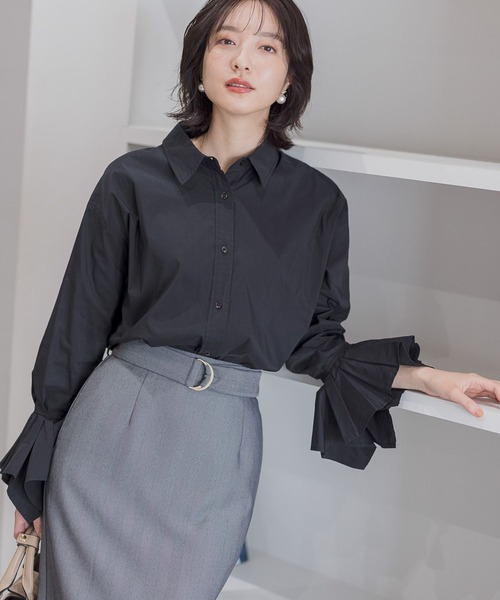 Andemiu(アンデミュウ)の「ソデフレアシャツ148376(シャツ/ブラウス・レディース・ブラック/オフホワイト/ブルー・FREE)」の3枚目の写真