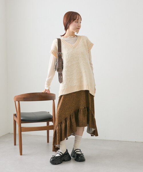 w closet(ダブルクローゼット)の「起毛ニットベスト(ベスト・レディース・オフホワイト/チャコールグレー/イエロー・FREE)」の10枚目の写真