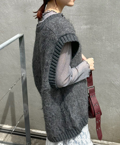 w closet(ダブルクローゼット)の「起毛ニットベスト(ベスト・レディース・オフホワイト/チャコールグレー/イエロー・FREE)」の13枚目の写真