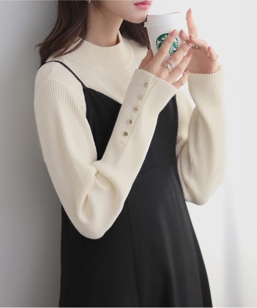 nouvellemoi（ヌーベルモイ）の「袖ボタンハイネックニット（ニット/セーター・レディース・ピンクベージュ/アイボリー/ナチュラル/ライトブルー/チャコールグレー・M）」の8枚目の写真