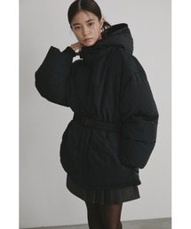 ウエストベルト付きブラックダウンジャケット Tiara（ティアラ）の「ウエストベルト付ロングダウン（ダウン