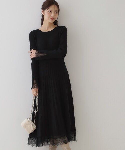 couture brooch(クチュールブローチ)の「◆【優雅なレディワンピース】袖裾レースデザインニットワンピース(ワンピース・レディース・ブラック/ライトグレー/ベージュ・36/38/42)」の2枚目の写真