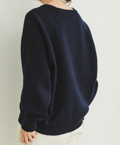 ITEMS URBANRESEARCH（アイテムズ アーバンリサーチ）の「スウェットライクニットプルオーバー（ニット/セーター・レディース・ネイビー/グリーン/オフホワイト・FREE）」の21枚目の写真