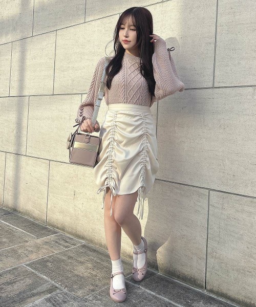 F i.n.t(フィント)の「袖リボンレースアップケーブルニットプルオーバー/fint(ニット/セーター・レディース・オフホワイト/ブルーグレー/ライトピンク・FREE)」の8枚目の写真