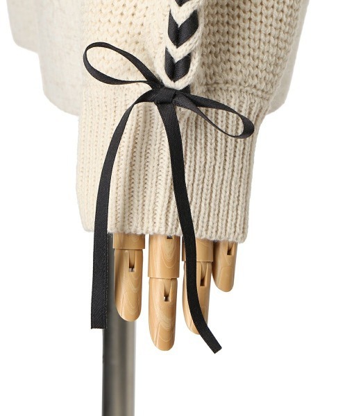 F i.n.t(フィント)の「袖リボンレースアップケーブルニットプルオーバー/fint(ニット/セーター・レディース・オフホワイト/ブルーグレー/ライトピンク・FREE)」の18枚目の写真