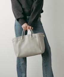 YOUNG&OLSEN The DRYGOODS STORE（ヤングアンドオルセン）の「YOUNG & OLSEN/ヤングアンドオルセン EMBOSSED LEATHER BELTED TOTE S エンボスレザー ベルテッド トートバッグ 2026年春夏　再入荷（トートバッグ）」