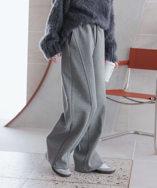 KOBE LETTUCE（コウベレタス）の「裏ファーボンディングダイバーバレルレッグカーブパンツ（スウェットパンツ・レディース・ブラック/ダークブラウン/グレー・M/PM/M-Short）」の5枚目の写真