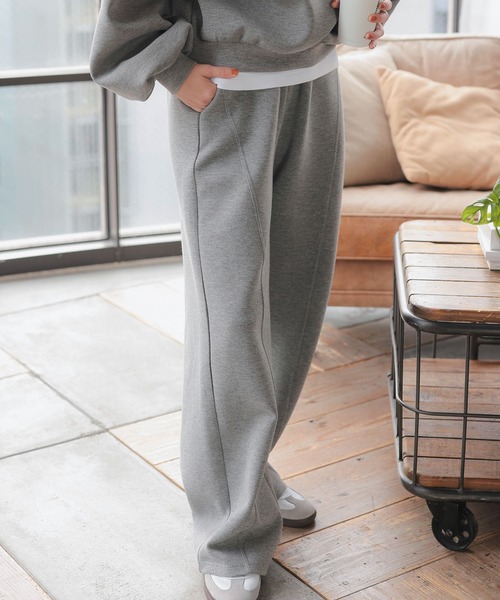 KOBE LETTUCE（コウベレタス）の「裏ファーボンディングダイバーバレルレッグカーブパンツ（スウェットパンツ・レディース・ブラック/ダークブラウン/グレー・M/PM/M-Short）」の7枚目の写真