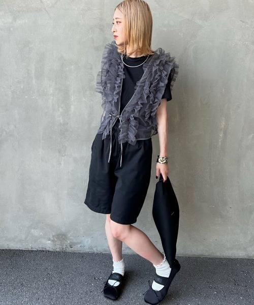 nenom（ネノム）の「[nenom/ネノム] 2WAY シアーチュールフリル リボンベスト【追加】（ベスト・レディース・ブラック/チャコール/アイボリー・F）」の9枚目の写真