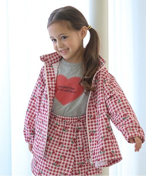 Lycee mine（リセマイン）の「【撥水加工】バックフリルAラインマウンテンパーカ(収納袋付き)（ブルゾン・キッズ・ラベンダー/ミント/アイボリー/ライラック/サックスブルー/レッド/クリーム/ネイビー・130cm/120cm/100cm/150cm/110cm/140cm）」の8枚目の写真