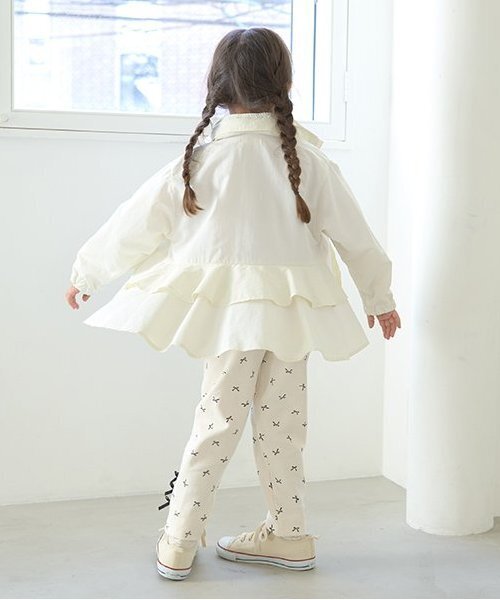 Lycee mine（リセマイン）の「【撥水加工】バックフリルAラインマウンテンパーカ(収納袋付き)（ブルゾン・キッズ・ラベンダー/ミント/アイボリー/ライラック/サックスブルー/レッド/クリーム/ネイビー・130cm/120cm/100cm/150cm/110cm/140cm）」の18枚目の写真