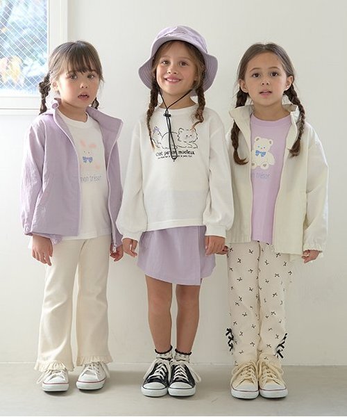 Lycee mine（リセマイン）の「【撥水加工】バックフリルAラインマウンテンパーカ(収納袋付き)（ブルゾン・キッズ・ラベンダー/ミント/アイボリー/ライラック/サックスブルー/レッド/クリーム/ネイビー・130cm/120cm/100cm/150cm/110cm/140cm）」の22枚目の写真