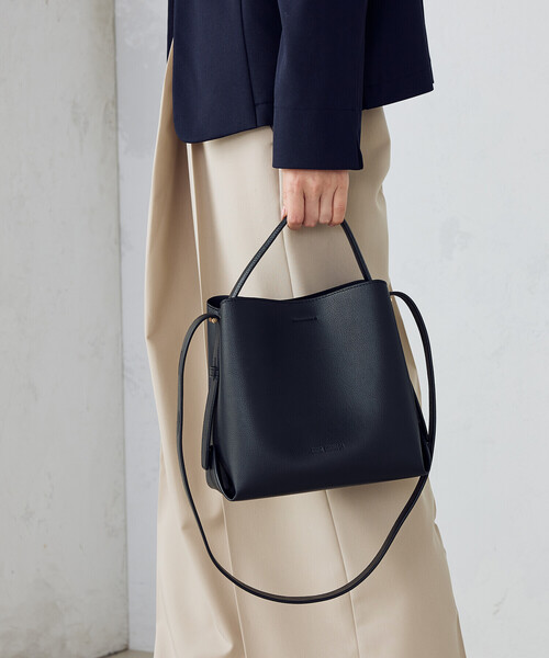 MONO COMME CA(モノコムサ)の「2wayワンショルダー(ショルダーバッグ・レディース・ブラック/グレー・FREE)」の2枚目の写真
