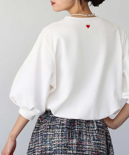 ELFRANK(エルフランク)の「ワンポイントハート刺繍 スウェット トレーナー プルオーバー【洗える】(スウェット・レディース・グレー/レッド/オフホワイト/グリーン/ホワイト系その他/レッド系その他/グリーン系その他/グレー系その他/ネイビー・FREE)」の2枚目の写真