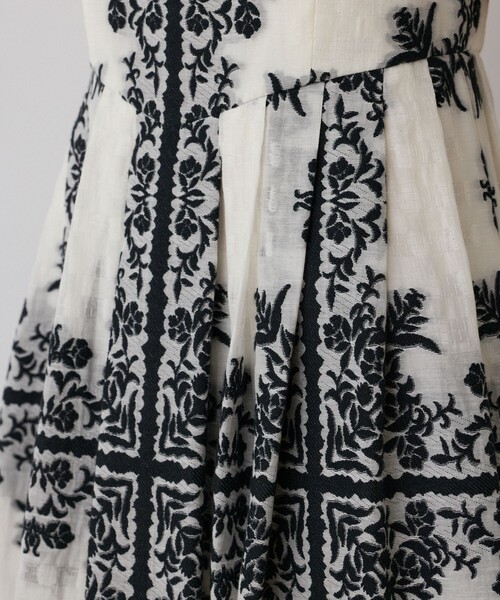 GRACE CONTINENTAL(グレースコンチネンタル)の「フレームジャガードドレス(ワンピース・レディース・ベージュ/ブラック・36/38)」の10枚目の写真