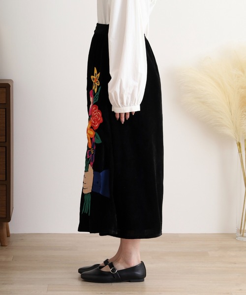 KILKI（キルキー）の「kilki　ブーケ柄ベルベット刺繍スカート（スカート・レディース・ブラック・F）」の7枚目の写真