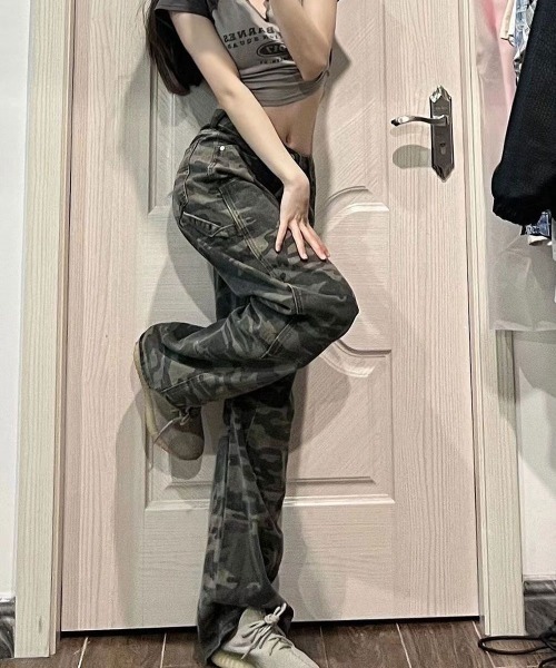 LETee(レティー)の「カモフラージュプリント デニムパンツ(デニムパンツ・レディース・カーキ・S/M)」の9枚目の写真