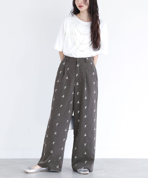 somari imagination（ソマリ イマジネーション）の「『花柄刺繍スラックス』（スラックス・レディース・ブラック/チャコール・1）」の4枚目の写真