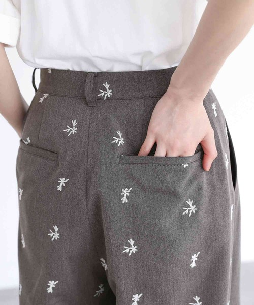 somari imagination（ソマリ イマジネーション）の「『花柄刺繍スラックス』（スラックス・レディース・ブラック/チャコール・1）」の8枚目の写真