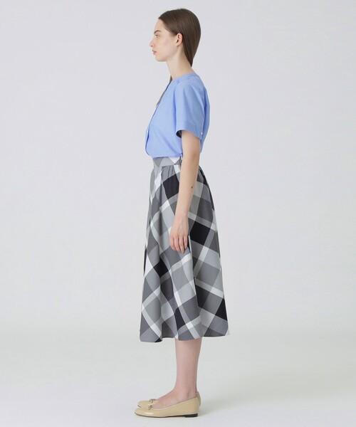 BLUE LABEL CRESTBRIDGE(ブルーレーベルクレストブリッジ)の「クレストブリッジチェックライトクロッシングツイルスカート(スカート・レディース・グレー系その他2/オレンジ系その他2/ベージュ系その他・38/36)」の5枚目の写真