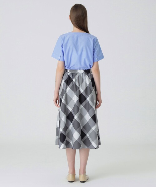 BLUE LABEL CRESTBRIDGE(ブルーレーベルクレストブリッジ)の「クレストブリッジチェックライトクロッシングツイルスカート(スカート・レディース・グレー系その他2/オレンジ系その他2/ベージュ系その他・38/36)」の6枚目の写真