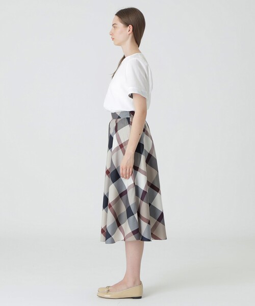 BLUE LABEL CRESTBRIDGE(ブルーレーベルクレストブリッジ)の「クレストブリッジチェックライトクロッシングツイルスカート(スカート・レディース・グレー系その他2/オレンジ系その他2/ベージュ系その他・38/36)」の11枚目の写真