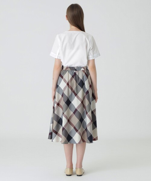 BLUE LABEL CRESTBRIDGE(ブルーレーベルクレストブリッジ)の「クレストブリッジチェックライトクロッシングツイルスカート(スカート・レディース・グレー系その他2/オレンジ系その他2/ベージュ系その他・38/36)」の12枚目の写真
