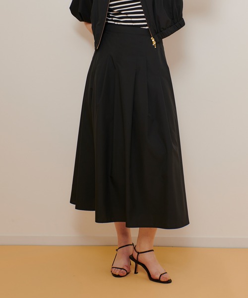 allureville（アルアバイル）の「マットタフタアンイーブンタックスカート（スカート・レディース・ブラック/ライトベージュ/インディゴブルー・1/2）」の2枚目の写真