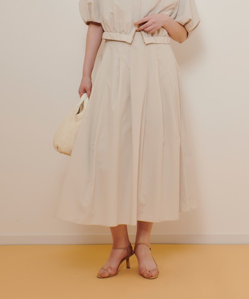 allureville（アルアバイル）の「マットタフタアンイーブンタックスカート（スカート・レディース・ブラック/ライトベージュ/インディゴブルー・1/2）」の19枚目の写真