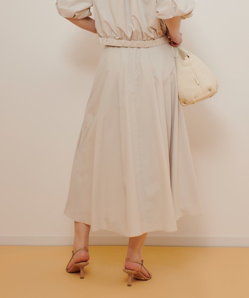 allureville（アルアバイル）の「マットタフタアンイーブンタックスカート（スカート・レディース・ブラック/ライトベージュ/インディゴブルー・1/2）」の20枚目の写真