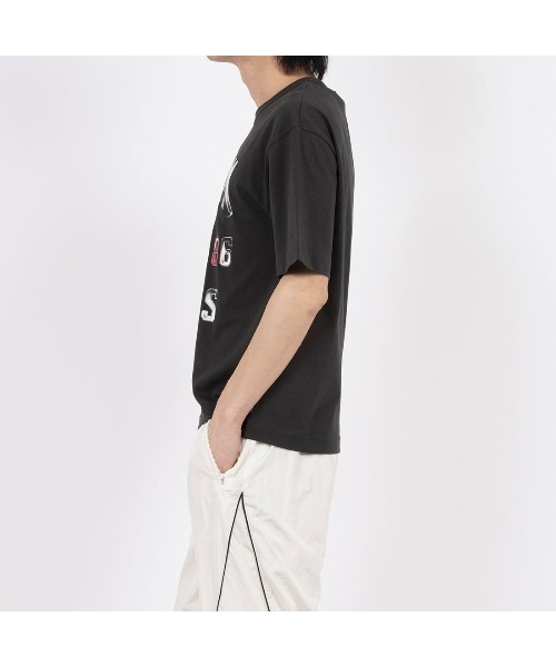Reebok（リーボック）の「バスケットボール オンファイヤー Tシャツ / GS BASKETBALL ON FIRE TEE（Tシャツ/カットソー・メンズ・ブラック・SMALL/XX-LARGE/X-LARGE/LARGE/MEDIUM）」の2枚目の写真