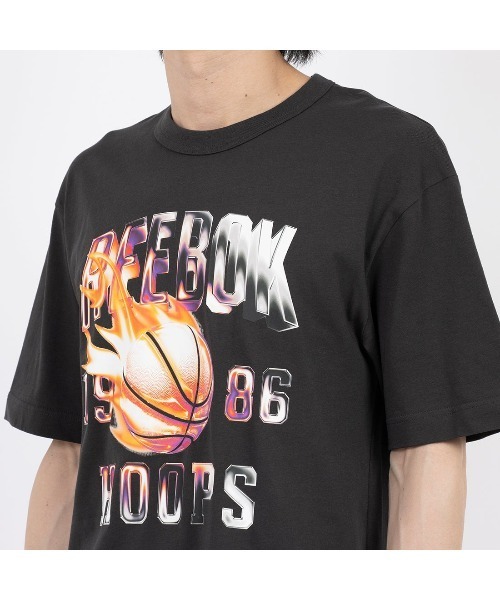 Reebok（リーボック）の「バスケットボール オンファイヤー Tシャツ / GS BASKETBALL ON FIRE TEE（Tシャツ/カットソー・メンズ・ブラック・SMALL/XX-LARGE/X-LARGE/LARGE/MEDIUM）」の4枚目の写真