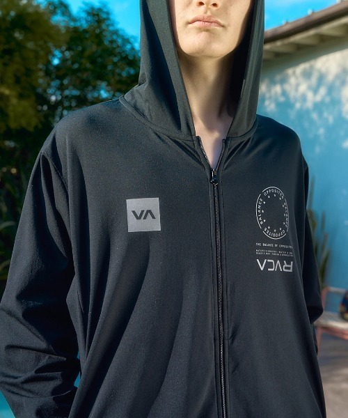 RVCA(ルーカ)の「RVCA メンズ VA MARK REFLECTIVE SFHD 長袖サーフTシャツ 【2025年夏モデル】/ルーカ水陸両用速乾UVケアロゴジップアップパーカーラッシュガード(水着)(ラッシュガード・メンズ・ブラック/グリーン系その他/ブルー系その他・LARGE/MEDIUM/SMALL/X-LARGE)」の6枚目の写真