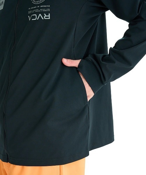 RVCA(ルーカ)の「RVCA メンズ VA MARK REFLECTIVE SFHD 長袖サーフTシャツ 【2025年夏モデル】/ルーカ水陸両用速乾UVケアロゴジップアップパーカーラッシュガード(水着)(ラッシュガード・メンズ・ブラック/グリーン系その他/ブルー系その他・LARGE/MEDIUM/SMALL/X-LARGE)」の10枚目の写真