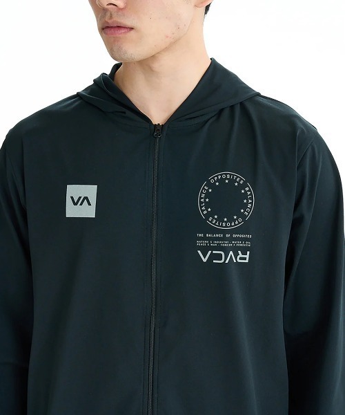 RVCA(ルーカ)の「RVCA メンズ VA MARK REFLECTIVE SFHD 長袖サーフTシャツ 【2025年夏モデル】/ルーカ水陸両用速乾UVケアロゴジップアップパーカーラッシュガード(水着)(ラッシュガード・メンズ・ブラック/グリーン系その他/ブルー系その他・LARGE/MEDIUM/SMALL/X-LARGE)」の12枚目の写真