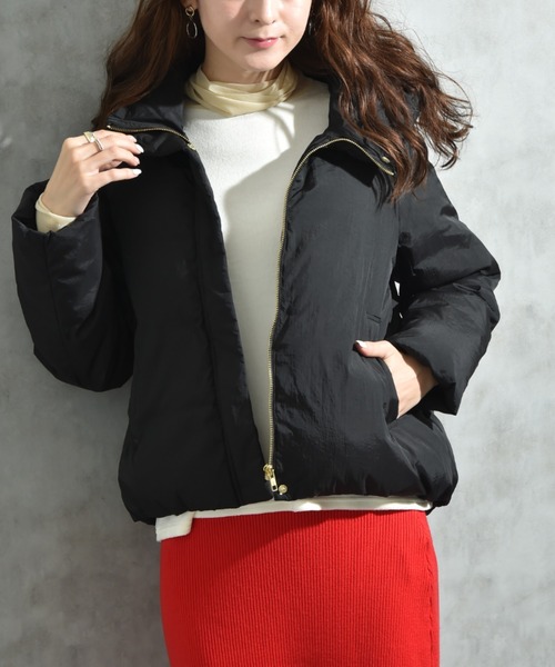 INTERPLANET(インタープラネット)の「ナイロンマイクロタフタダウンショートコート(ダウンジャケット/コート・レディース・グレイッシュベージュ/ブラック/オフホワイト・FREE)」の2枚目の写真