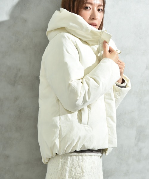 INTERPLANET(インタープラネット)の「ナイロンマイクロタフタダウンショートコート(ダウンジャケット/コート・レディース・グレイッシュベージュ/ブラック/オフホワイト・FREE)」の13枚目の写真