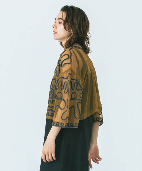 ROSE BUD(ローズバッド)の「EMBROIDARY SHIRT(シャツ/ブラウス・レディース・ホワイト/ブラウン・ONE SIZE)」の3枚目の写真