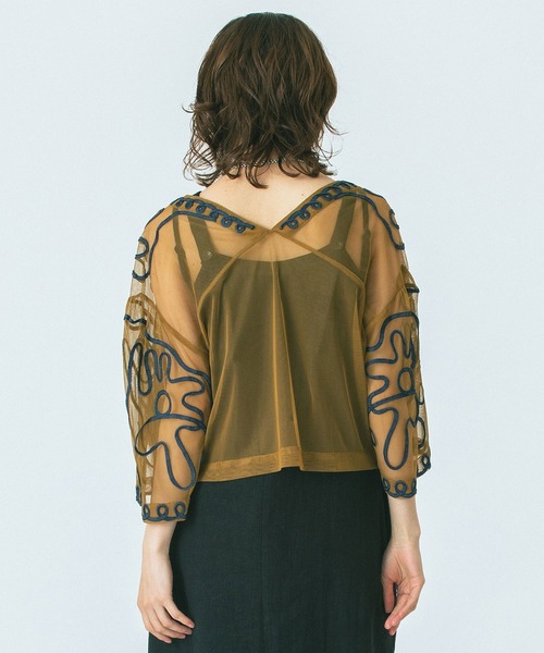 ROSE BUD(ローズバッド)の「EMBROIDARY SHIRT(シャツ/ブラウス・レディース・ホワイト/ブラウン・ONE SIZE)」の4枚目の写真