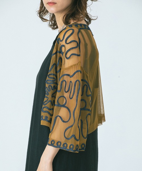 ROSE BUD(ローズバッド)の「EMBROIDARY SHIRT(シャツ/ブラウス・レディース・ホワイト/ブラウン・ONE SIZE)」の5枚目の写真