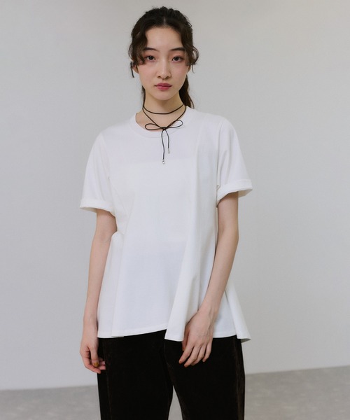 ADAM ET ROPE'(アダムエロペ)の「【サステナブル】アシメフレアプルオーバー(Tシャツ/カットソー・レディース・ダークブラウン/ホワイト/ブラック・FREE)」の21枚目の写真