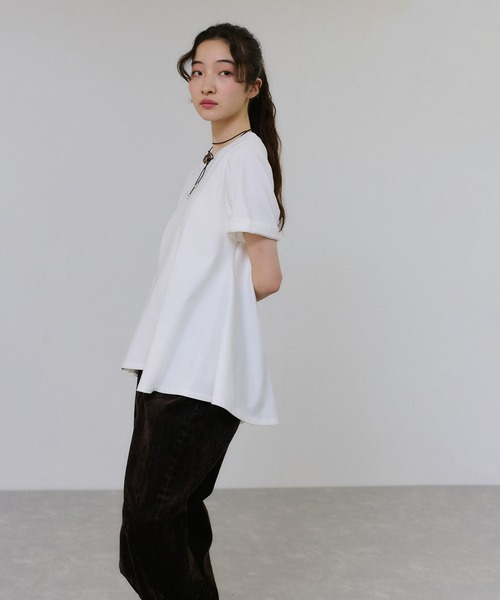 ADAM ET ROPE'(アダムエロペ)の「【サステナブル】アシメフレアプルオーバー(Tシャツ/カットソー・レディース・ダークブラウン/ホワイト/ブラック・FREE)」の22枚目の写真