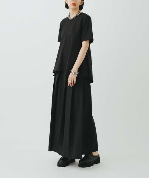 ADAM ET ROPE'(アダムエロペ)の「【サステナブル】アシメフレアプルオーバー(Tシャツ/カットソー・レディース・ダークブラウン/ホワイト/ブラック・FREE)」の8枚目の写真