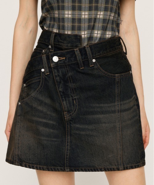 SLY（スライ）の「J/W SWITCHING S/SK ジャストウエスト スイッチング ショートスカート 秋服（デニムスカート・レディース・ブルー/ダークブルー・0/1）」の2枚目の写真