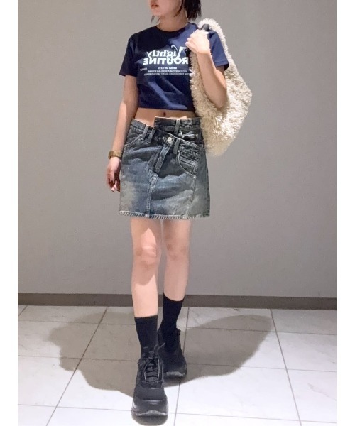 SLY（スライ）の「J/W SWITCHING S/SK ジャストウエスト スイッチング ショートスカート 秋服（デニムスカート・レディース・ブルー/ダークブルー・0/1）」の17枚目の写真