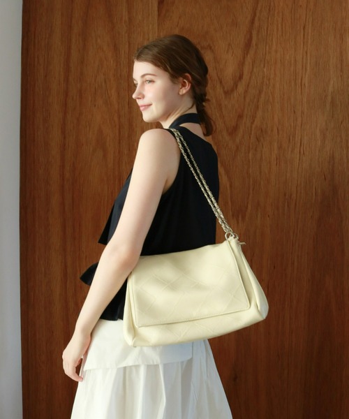 mic by Olu.(ミックバイオルドット)の「< ZOZOTOWN限定 >キルティングチェーンバッグ(ショルダーバッグ・レディース・キャメル/モカ/オフホワイト・FREE)」の2枚目の写真